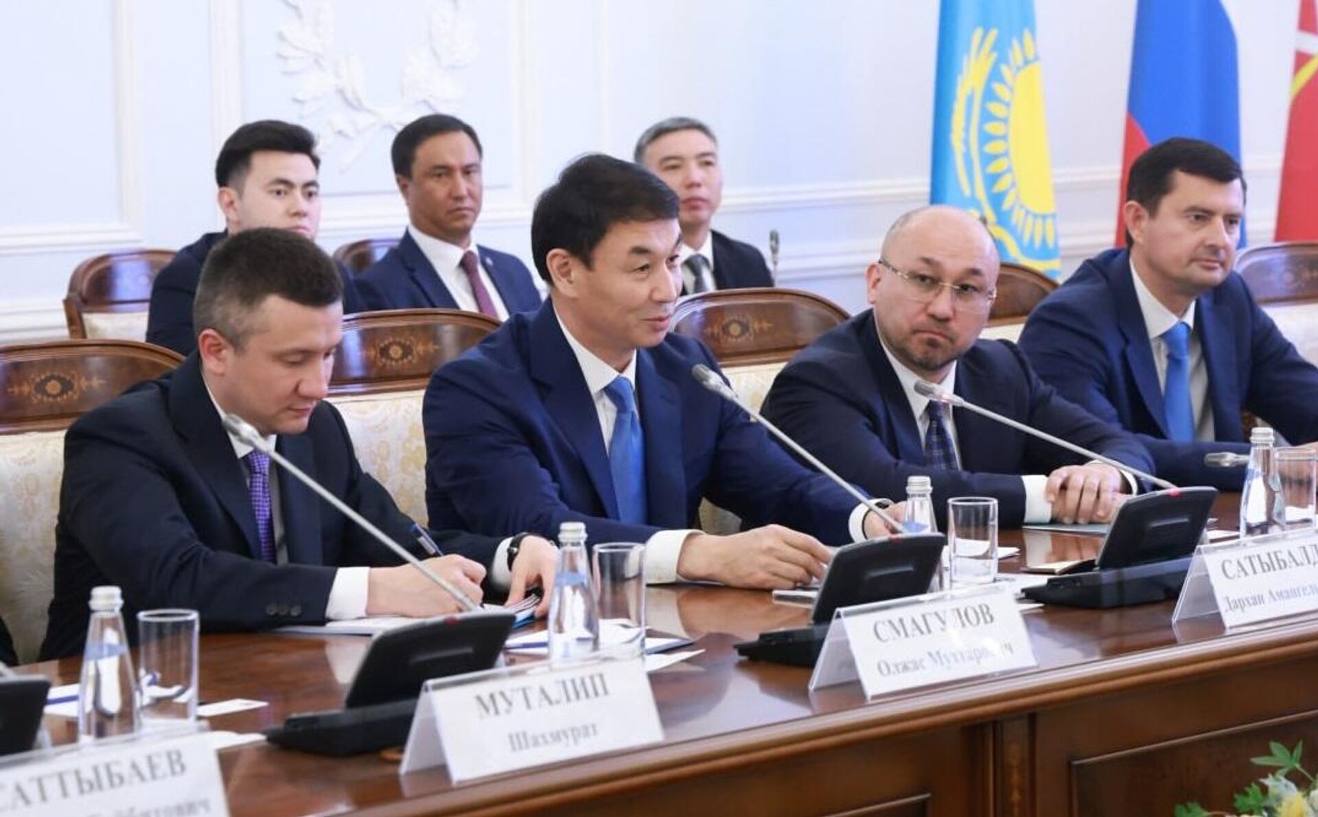 Аким Алматы Дархан Сатыбалды провел встречу с губернатором Санкт-Петербурга Александром Бегловым Аким Алматы Дархан Сатыбалды провел встречу с губернатором Санкт-Петербурга Александром Бегловым - Sputnik Казахстан, 1920, 02.09.2026