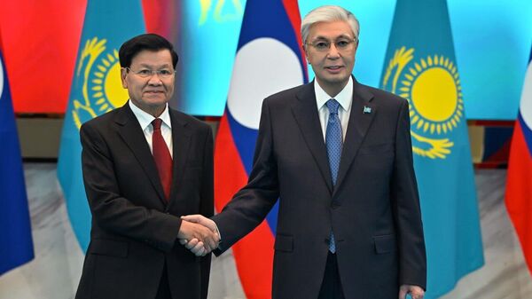 Президенты Казахстана Касым-Жомарт Токаев и Лаоса Тхонглун Сисулит провели переговоры - Sputnik Қазақстан