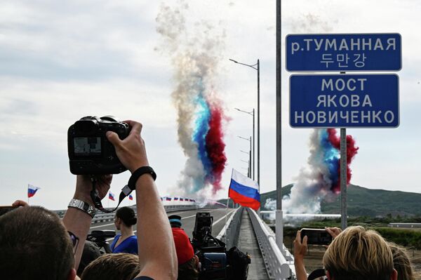 Открытие автомобильного моста между Россией и КНДР Открытие автомобильного моста между Россией и КНДР - Sputnik Казахстан