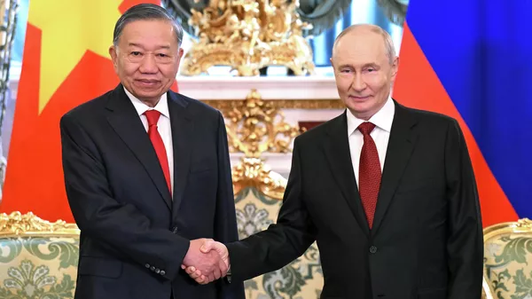 Президент Вьетнама То Лам и президент РФ Владимир Путин - Sputnik Казахстан