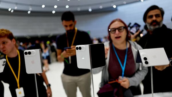 iPhone 18 Pro және Pro Max A20 Pro процессорының және жақсартылған камералардың арқасында одан да қуатты болып отыр. - Sputnik Қазақстан