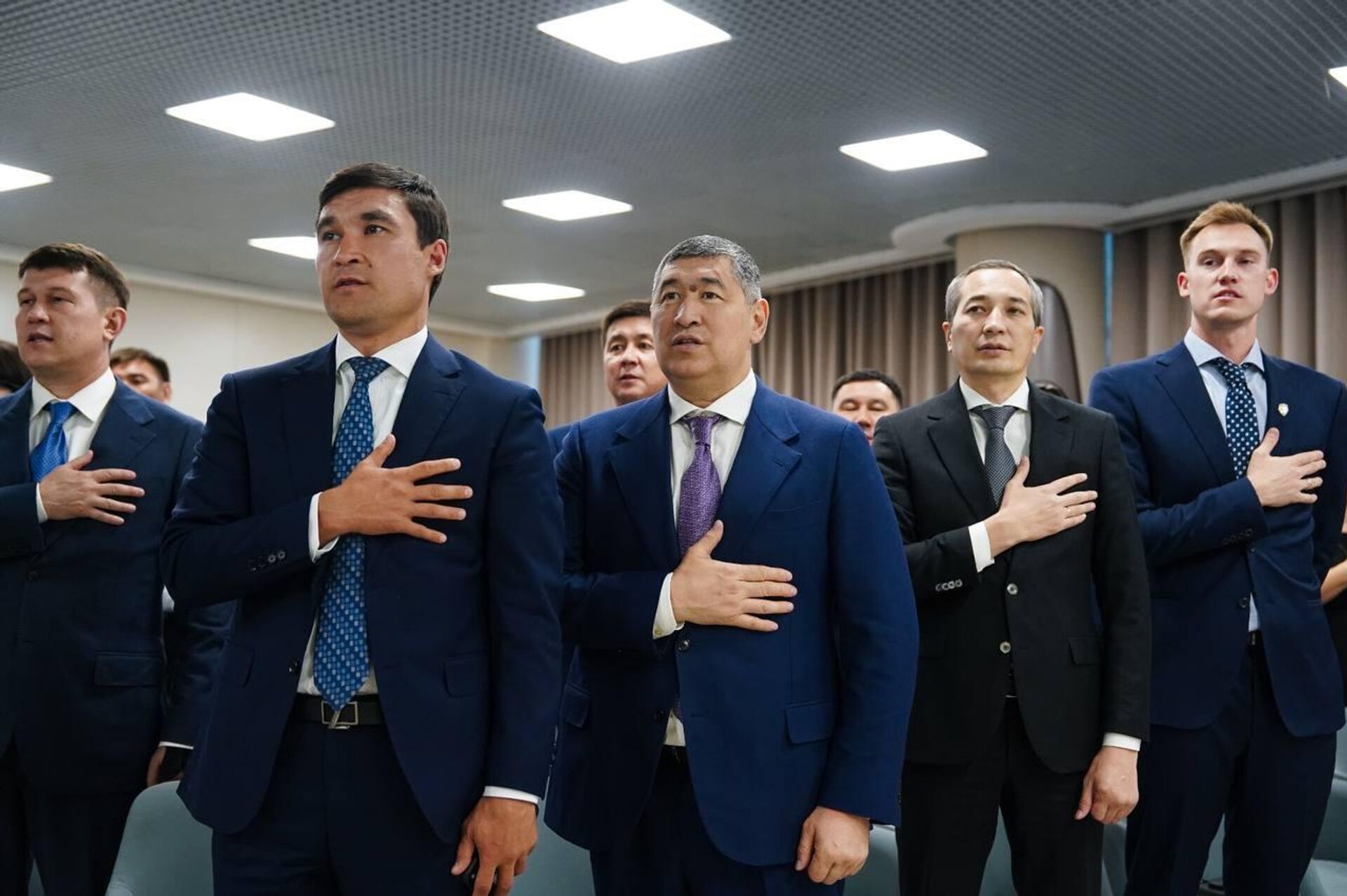 Глава Минтуризма и спорта Ербол Мырзабосынов встретился со спортсменами национальных команд перед XX летними Азиатскими играми - Sputnik Казахстан, 1920, 12.09.2026