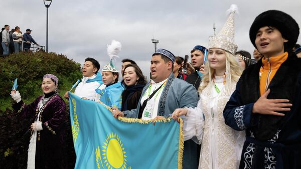Шествие молодежи мира – одно из масштабных событий Международного фестиваля молодежи, в котором приняли участие 10 тысяч человек из разных стран - Sputnik Казахстан