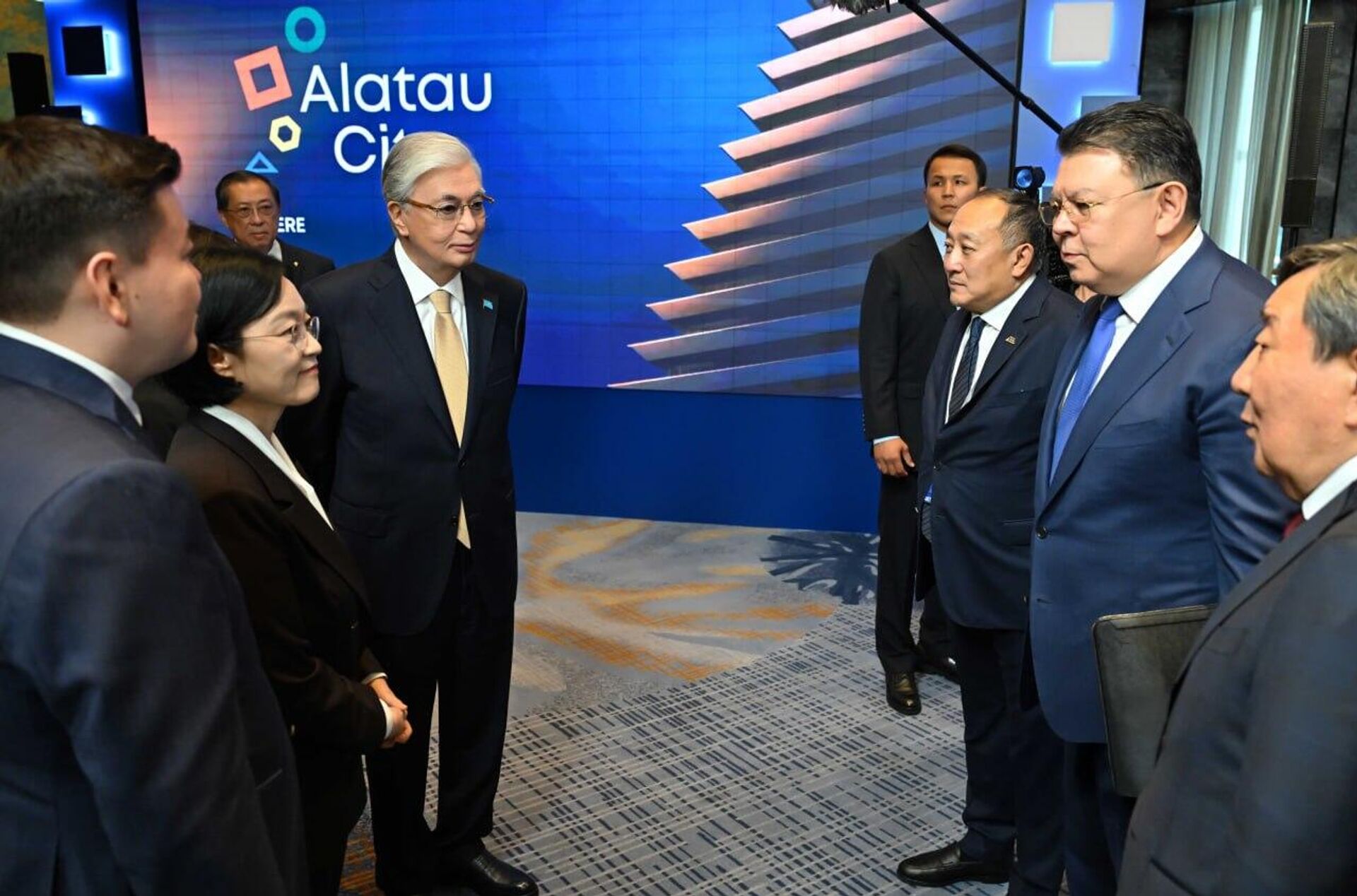 Тоқаев пен Оңтүстік Корея премьері Alatau Smart City жобасымен танысты Тоқаев пен Оңтүстік Корея премьері Alatau Smart City жобасымен танысты - Sputnik Қазақстан, 1920, 15.09.2026