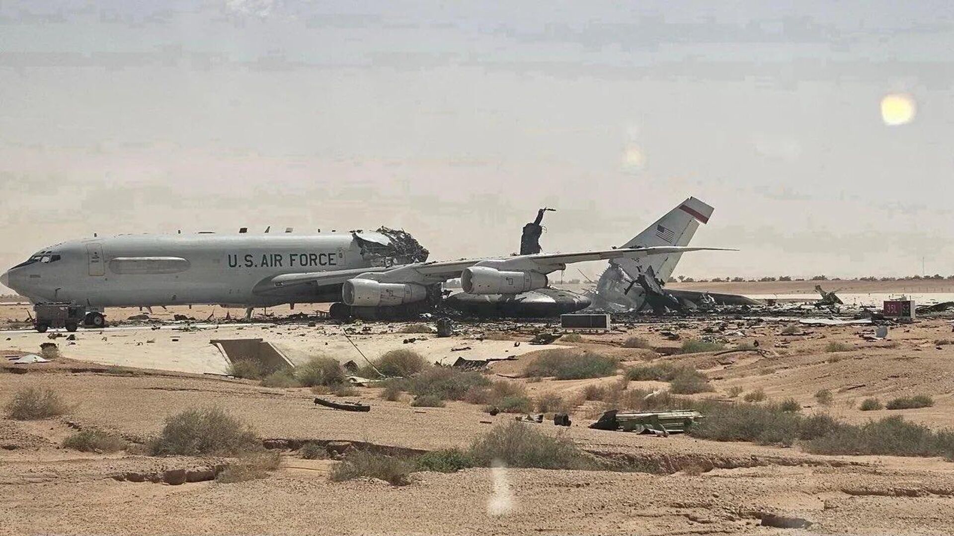 Кадры разрушений на американских военных базах в ходе конфликта США с Ираном Кадры разрушений на американских военных базах в ходе конфликта США с Ираном - Sputnik Казахстан, 1920, 16.09.2026