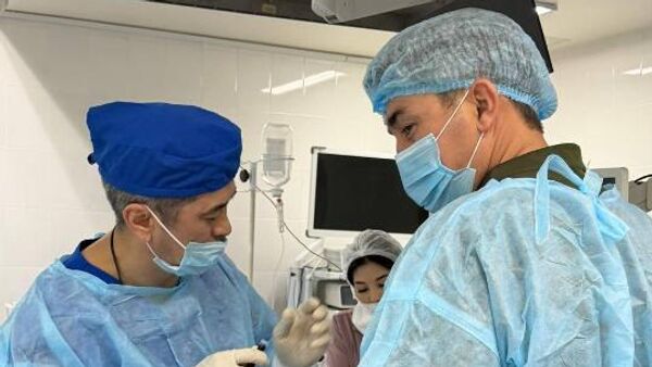 Қазақстандық хирургтер Бішкекте бірқатар күрделі операция жасады - Sputnik Қазақстан