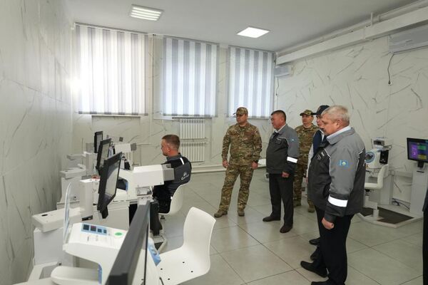 Төтенше жағдайлар министрі Костенко шахтасының тереңдігіне түсті Төтенше жағдайлар министрі Костенко шахтасының тереңдігіне түсті - Sputnik Қазақстан