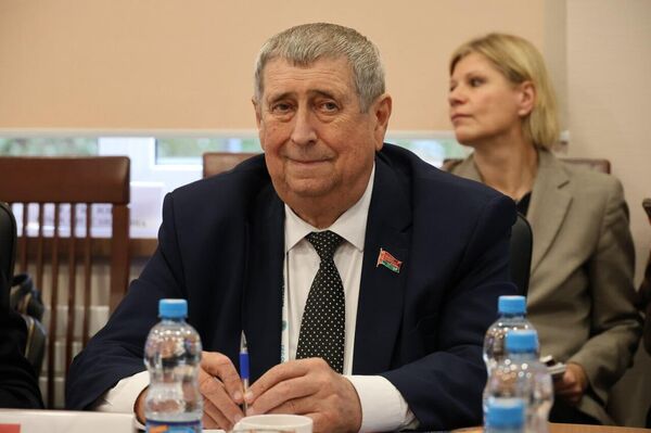 Группа наблюдателей от МПА СНГ проводит мониторинг на выборах в Госдуму РФ Группа наблюдателей от МПА СНГ проводит мониторинг на выборах в Госдуму РФ - Sputnik Казахстан