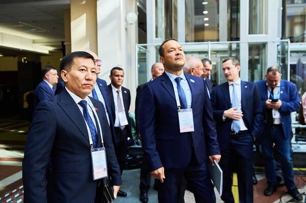 Международные наблюдатели от ПА ОДКБ мониторят выборы в Госдуму РФ Международные наблюдатели от ПА ОДКБ мониторят выборы в Госдуму РФ - Sputnik Казахстан
