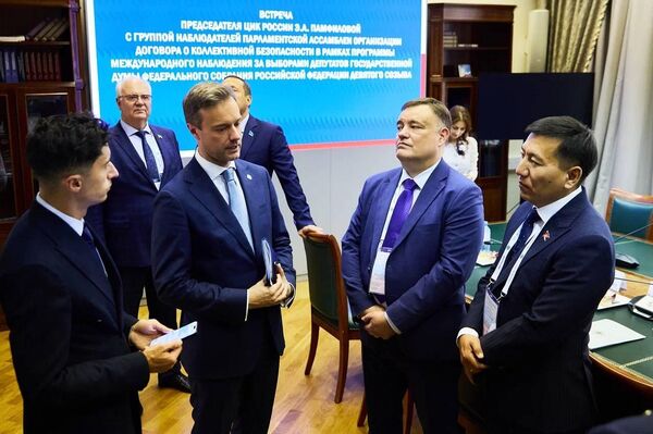 Международные наблюдатели от ПА ОДКБ мониторят выборы в Госдуму РФ Международные наблюдатели от ПА ОДКБ мониторят выборы в Госдуму РФ - Sputnik Казахстан