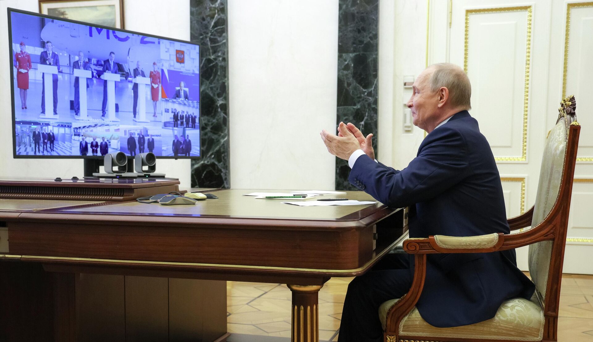 Президент РФ Владимир Путин принял участие в подписании договора на поставку самолетов МС-21-310 - Sputnik Казахстан, 1920, 18.09.2026