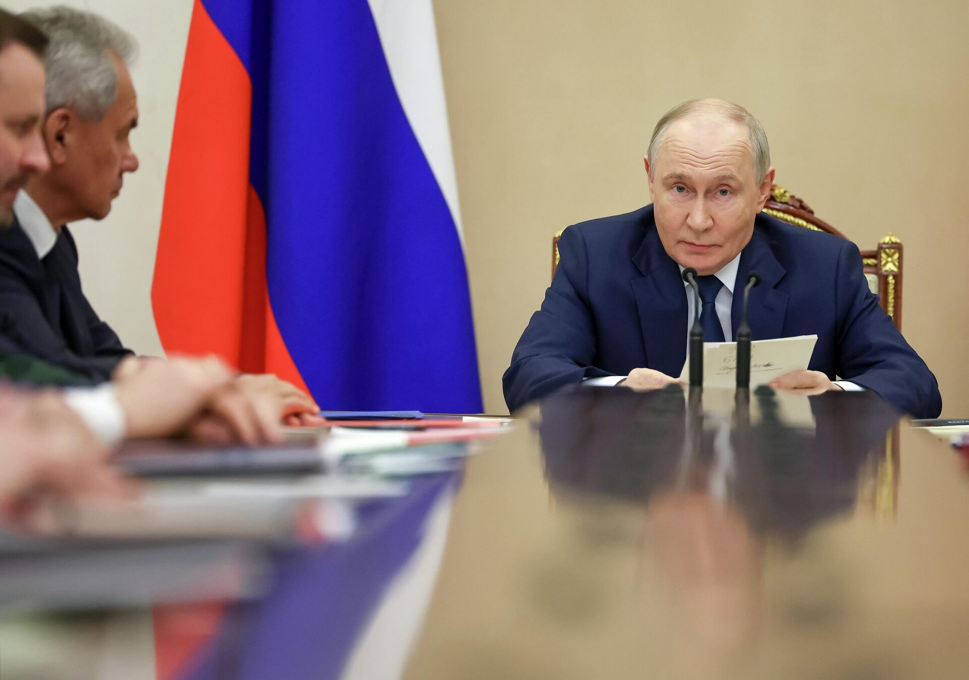 Президент Владимир Путин провел заседание Военно-промышленной комиссии Президент Владимир Путин провел заседание Военно-промышленной комиссии - Sputnik Казахстан, 1920, 19.09.2026