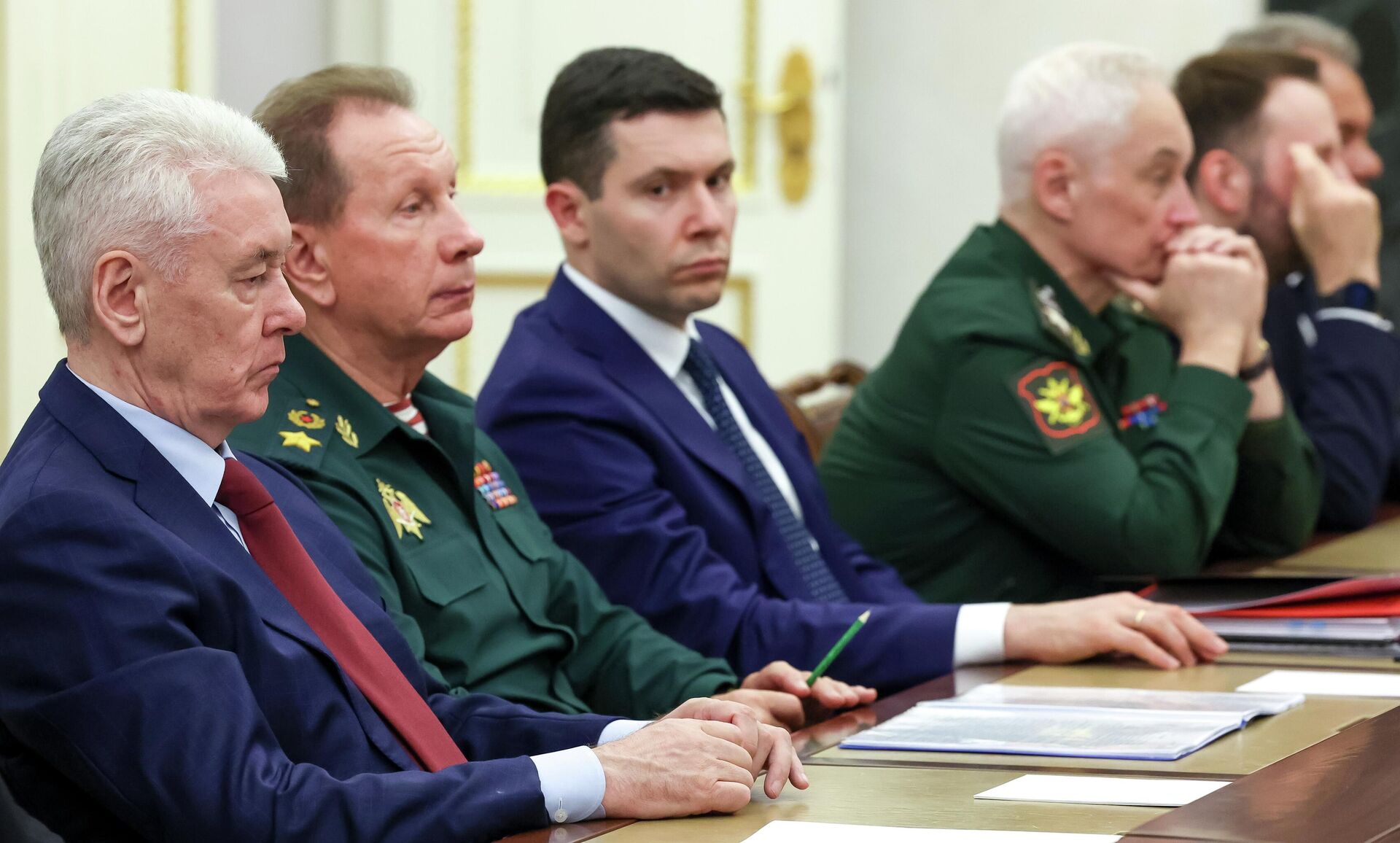 Президент Владимир Путин провел заседание Военно-промышленной комиссии Президент Владимир Путин провел заседание Военно-промышленной комиссии - Sputnik Казахстан, 1920, 19.09.2026