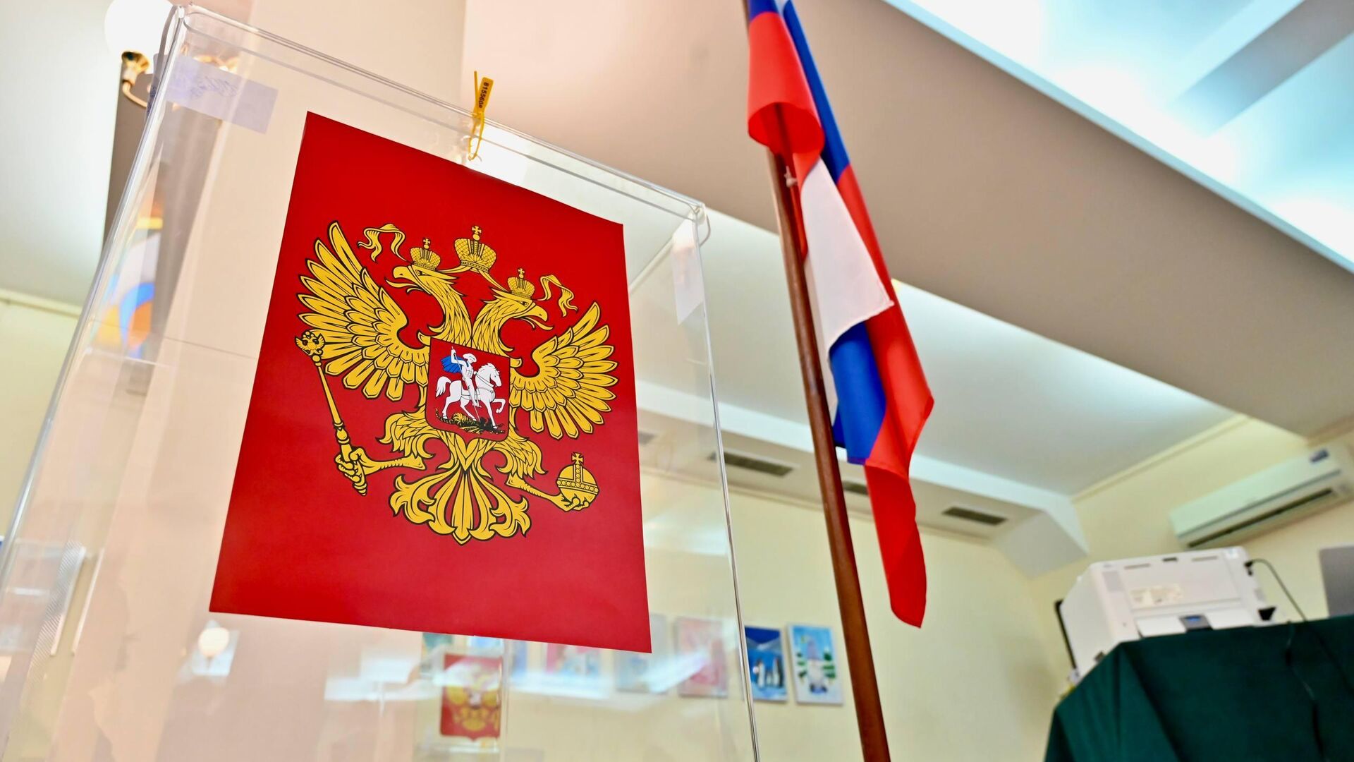 Посол России в Казахстане Алексей Бородавкин проголосовал в Астане Посол России в Казахстане Алексей Бородавкин проголосовал в Астане - Sputnik Казахстан, 1920, 20.09.2026