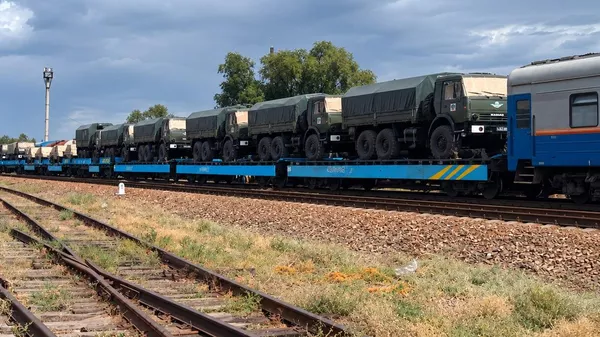 Перемещение военной техники в ходе учений Перемещение военной техники в ходе учений - Sputnik Казахстан
