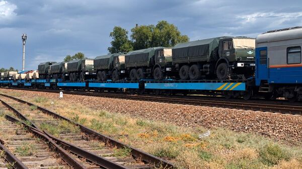Перемещение военной техники в ходе учений Перемещение военной техники в ходе учений - Sputnik Казахстан
