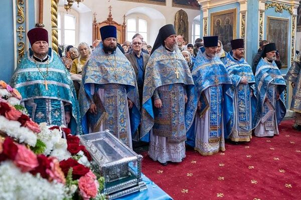 Митрополит Астанайский и Казахстанский Александр совершил Божественную Литургию в Михаило-Архангельском соборе Уральска - Sputnik Казахстан