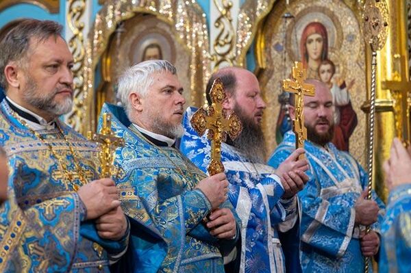 Митрополит Астанайский и Казахстанский Александр совершил Божественную Литургию в Михаило-Архангельском соборе Уральска - Sputnik Казахстан