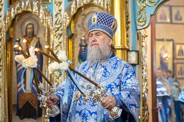 Митрополит Астанайский и Казахстанский Александр совершил Божественную Литургию в Михаило-Архангельском соборе Уральска - Sputnik Казахстан