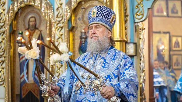 Митрополит Астанайский и Казахстанский Александр совершил Божественную Литургию в Михаило-Архангельском соборе Уральска - Sputnik Казахстан