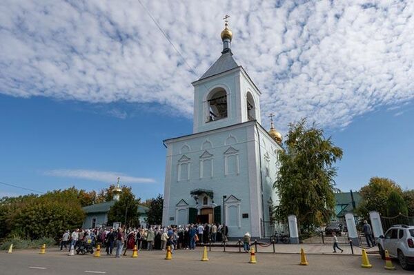 Митрополит Астанайский и Казахстанский Александр совершил Божественную Литургию в Михаило-Архангельском соборе Уральска - Sputnik Казахстан