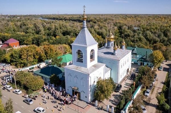 Митрополит Астанайский и Казахстанский Александр совершил Божественную Литургию в Михаило-Архангельском соборе Уральска - Sputnik Казахстан