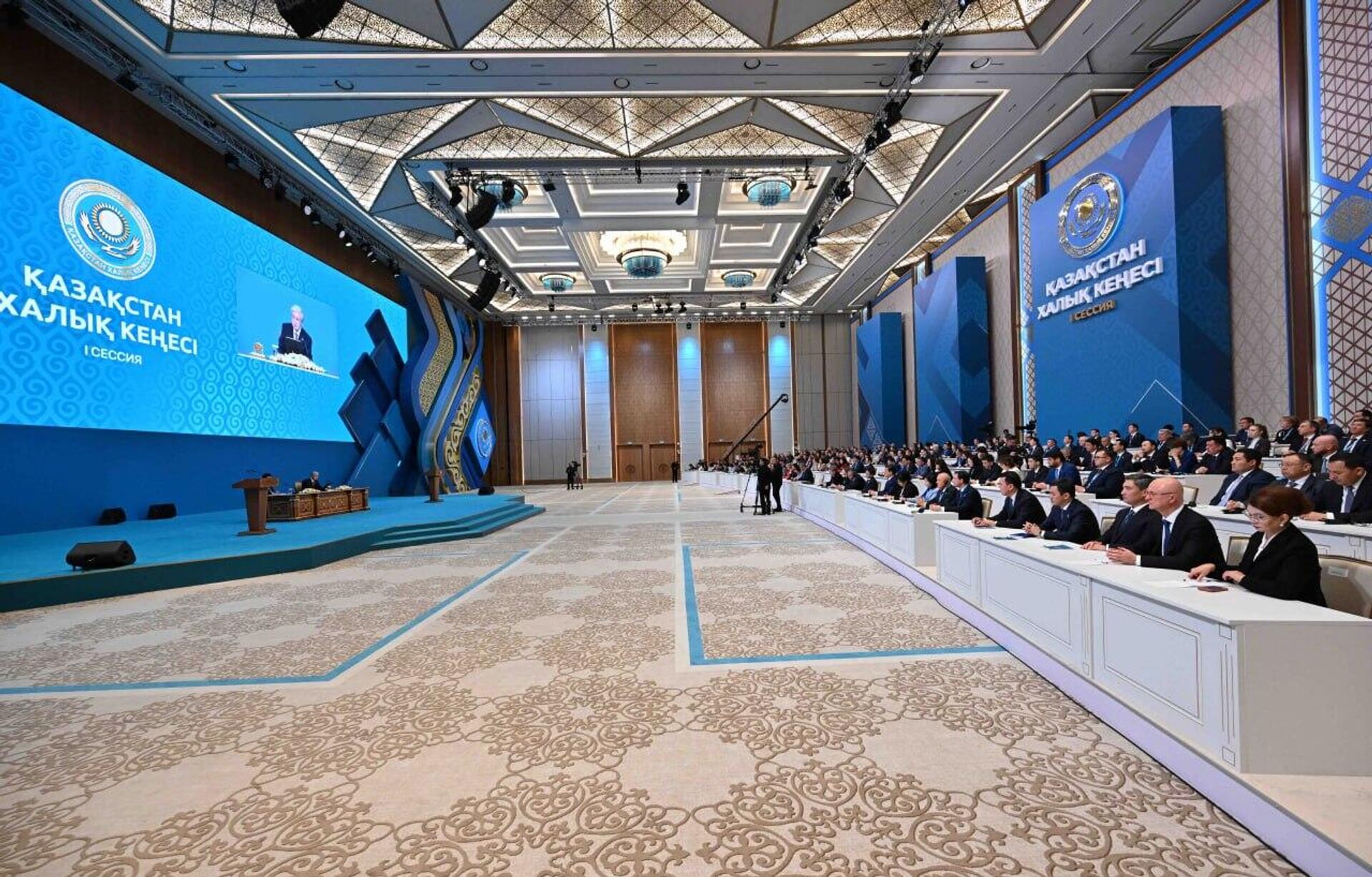 Касым-Жомарт Токаев выступил на первой сессии Қазақстан Халық Кеңесі Касым-Жомарт Токаев выступил на первой сессии Қазақстан Халық Кеңесі - Sputnik Казахстан, 1920, 24.09.2026