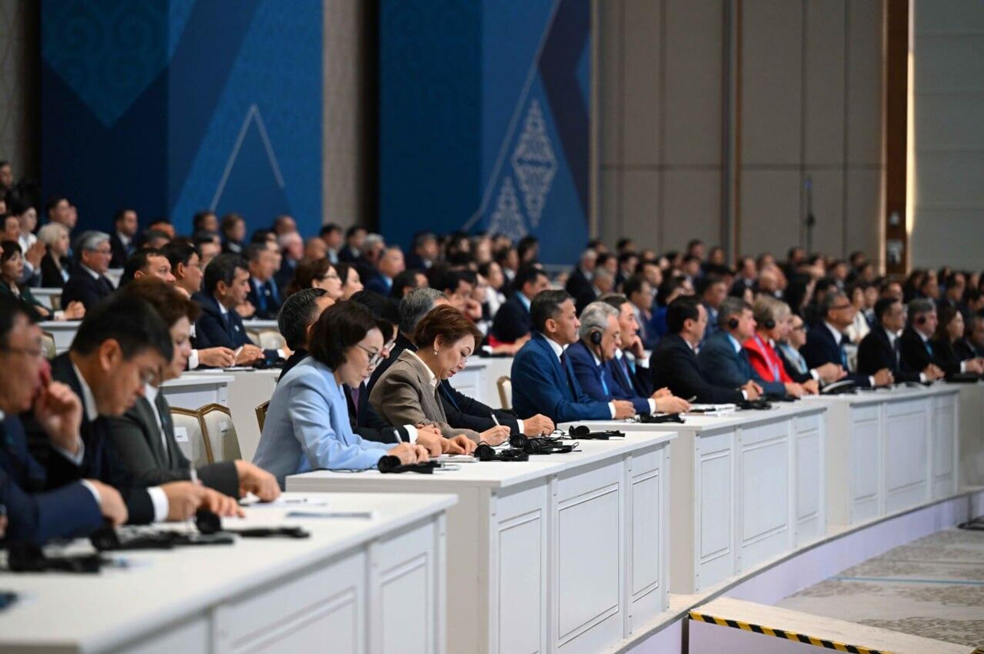 Касым-Жомарт Токаев выступил на первой сессии Қазақстан Халық Кеңесі - Sputnik Казахстан, 1920, 24.09.2026