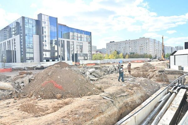 Инженерлік желілерді жабатын жаңа темірбетон тақталарды да дайындап қойды. - Sputnik Қазақстан