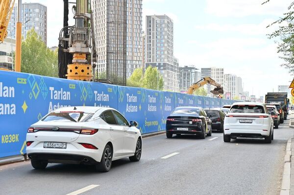 Әсіресе, Төле би жақта көлік кептелісі көбейді. Ол жерде тұрғын үйлер тығыз орналасқан. Оған қоса, коммерциялық нысандар аз емес. - Sputnik Қазақстан