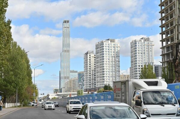 Ал Сығанақ көшесінде "Tarlan-Astana"-ның екінші тармағын салуға дайындық жұмыстары басталды. Осыған байланысты көліктер жүретін жолақтар азайған. - Sputnik Қазақстан