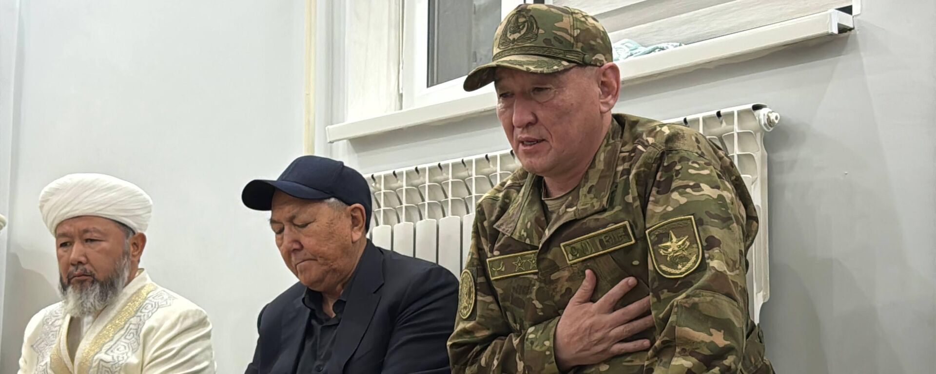 Министр обороны Казахстана Даурен Косанов встретился с семьями погибших военнослужащих - Sputnik Казахстан, 1920, 26.09.2026