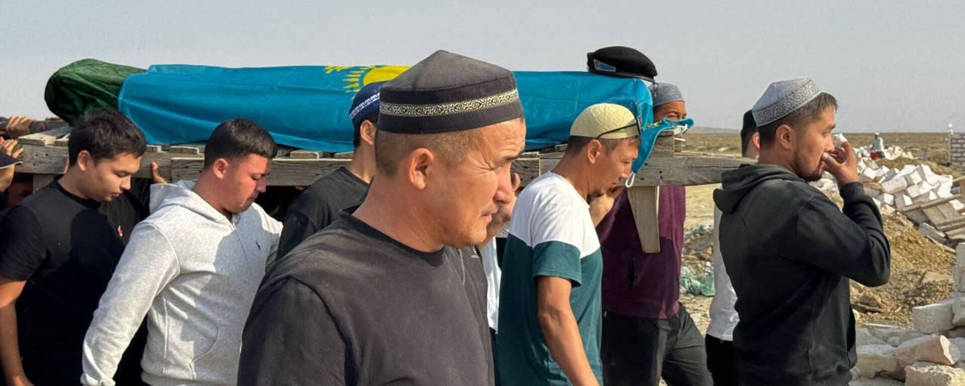 Погибших во время учений военнослужащих похоронили в Мангистауской области - Sputnik Казахстан, 1920, 26.09.2026