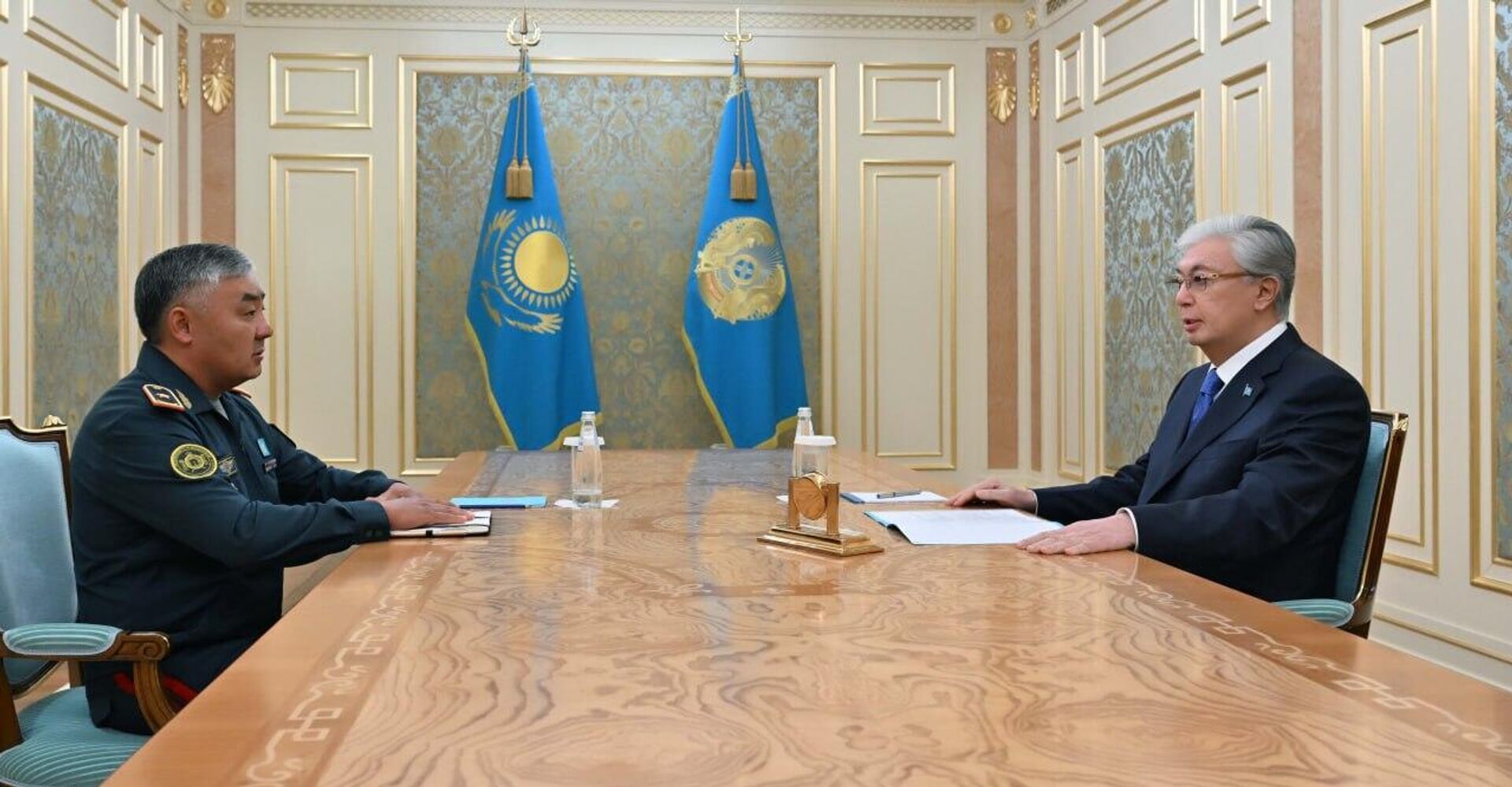 Касым-Жомарт Токаев принял нового министра обороны Казахстана Айдоса Мырзахметова - Sputnik Казахстан, 1920, 27.09.2026