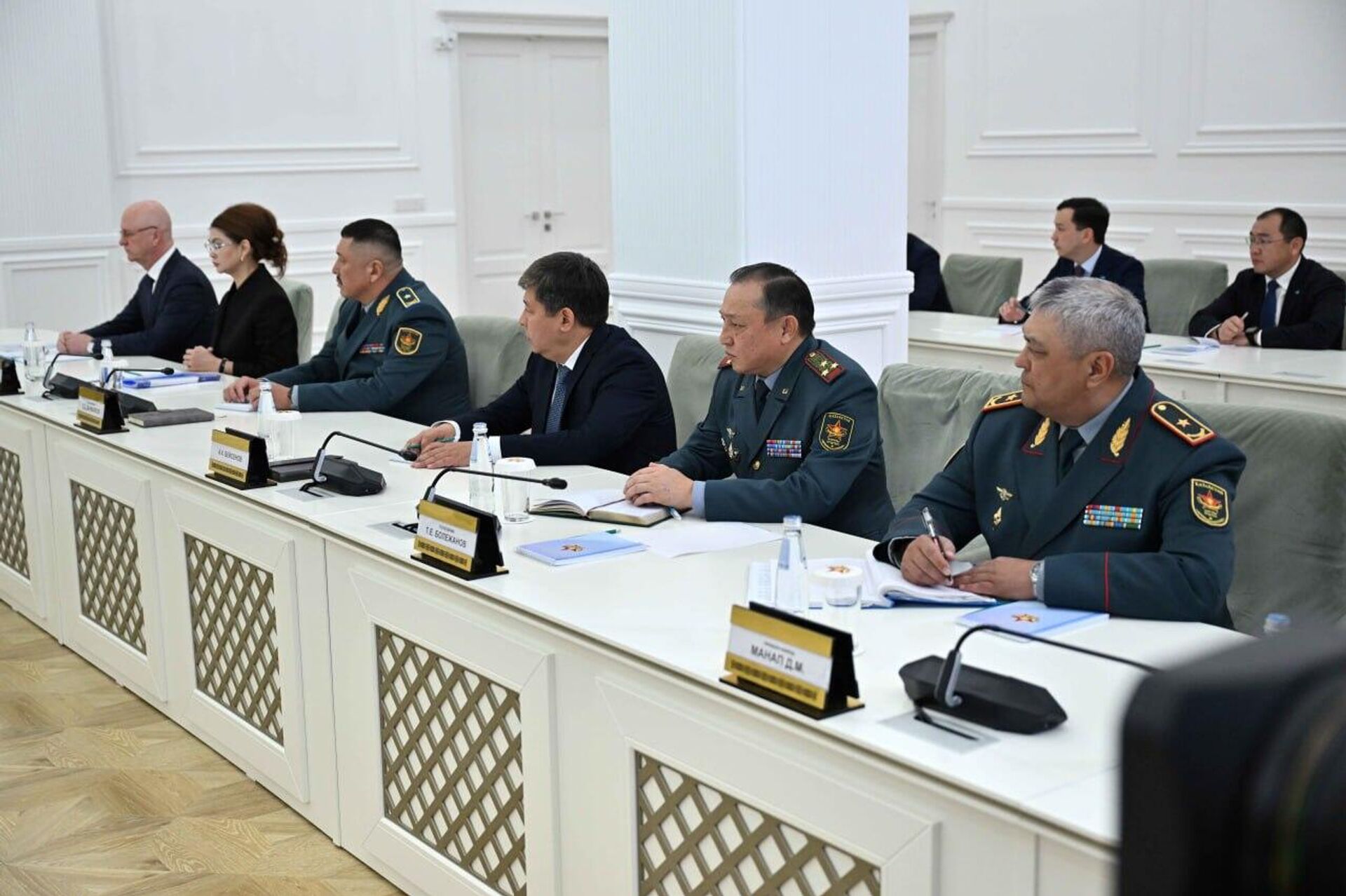 Президент – ҚР Қарулы Күштерінің Жоғарғы Бас Қолбасшысы Қасым-Жомарт Тоқаев қорғаныс ведомствосының басшылық құрамымен кеңес өткізді Президент – ҚР Қарулы Күштерінің Жоғарғы Бас Қолбасшысы Қасым-Жомарт Тоқаев қорғаныс ведомствосының басшылық құрамымен кеңес өткізді - Sputnik Қазақстан, 1920, 27.09.2026