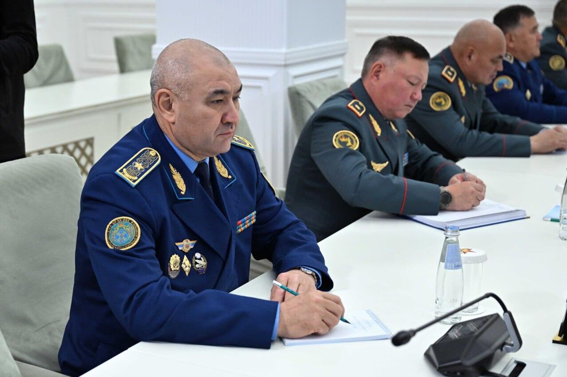 Президент – ҚР Қарулы Күштерінің Жоғарғы Бас Қолбасшысы Қасым-Жомарт Тоқаев қорғаныс ведомствосының басшылық құрамымен кеңес өткізді Президент – ҚР Қарулы Күштерінің Жоғарғы Бас Қолбасшысы Қасым-Жомарт Тоқаев қорғаныс ведомствосының басшылық құрамымен кеңес өткізді - Sputnik Қазақстан, 1920, 27.09.2026