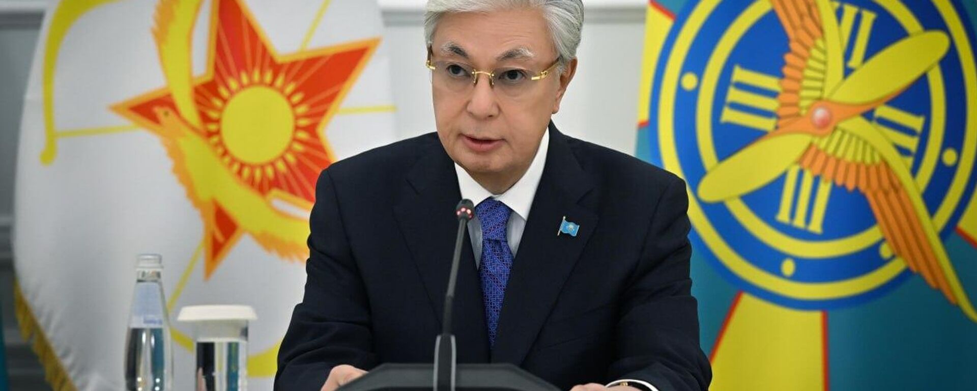 Президент – ҚР Қарулы Күштерінің Жоғарғы Бас Қолбасшысы Қасым-Жомарт Тоқаев қорғаныс ведомствосының басшылық құрамымен кеңес өткізді - Sputnik Қазақстан, 1920, 27.09.2026