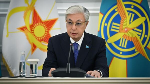 Президент – ҚР Қарулы Күштерінің Жоғарғы Бас Қолбасшысы Қасым-Жомарт Тоқаев қорғаныс ведомствосының басшылық құрамымен кеңес өткізді - Sputnik Қазақстан