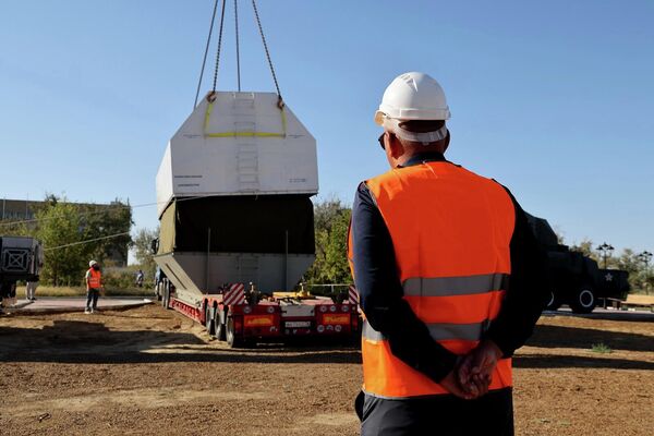 Ракетный двигатель семейства РД-171 появился в байконурском музее под открытым небом - Sputnik Казахстан