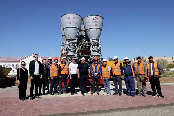 Ракетный двигатель семейства РД-171 появился в байконурском музее под открытым небом - Sputnik Казахстан