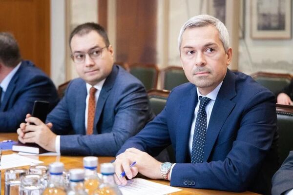 Ольга Любимова и Арман Кырыкбаев встретились на полях XII Санкт-Петербургского международного форума объединенных культур Ольга Любимова и Арман Кырыкбаев встретились на полях XII Санкт-Петербургского международного форума объединенных культур - Sputnik Казахстан