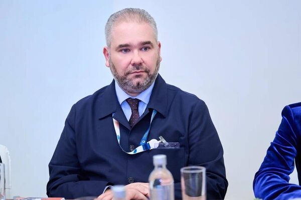 Ольга Любимова и Арман Кырыкбаев встретились на полях XII Санкт-Петербургского международного форума объединенных культур Ольга Любимова и Арман Кырыкбаев встретились на полях XII Санкт-Петербургского международного форума объединенных культур - Sputnik Казахстан