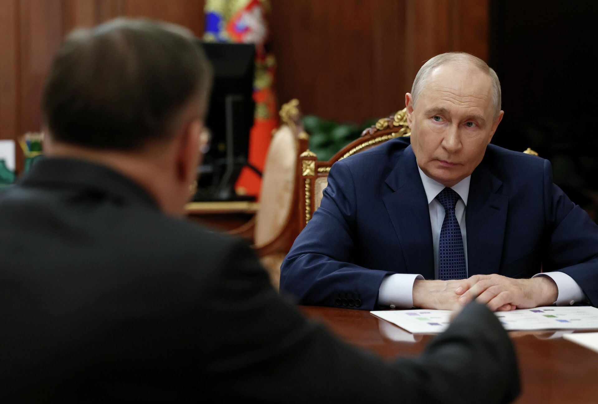 Президент РФ Владимир Путин во время встречи с генеральным директором госкорпорации Росатом Алексеем Лихачевым Президент РФ Владимир Путин во время встречи с генеральным директором госкорпорации Росатом Алексеем Лихачевым - Sputnik Казахстан, 1920, 28.09.2026