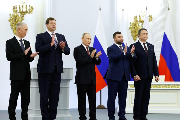 Церемония подписания договоров о вхождении в РФ ДНР, ЛНР, Запорожской и Херсонской областей состоялась в Кремле Церемония подписания договоров о вхождении в РФ ДНР, ЛНР, Запорожской и Херсонской областей состоялась в Кремле - Sputnik Казахстан
