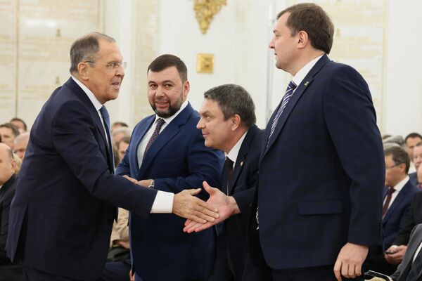 Министр иностранных дел РФ Сергей Лавров, глава ДНР Денис Пушилин, глава ЛНР Леонид Пасечник и глава администрации Запорожской области Евгений Балицкий в Кремле Министр иностранных дел РФ Сергей Лавров, глава ДНР Денис Пушилин, глава ЛНР Леонид Пасечник и глава администрации Запорожской области Евгений Балицкий в Кремле - Sputnik Казахстан