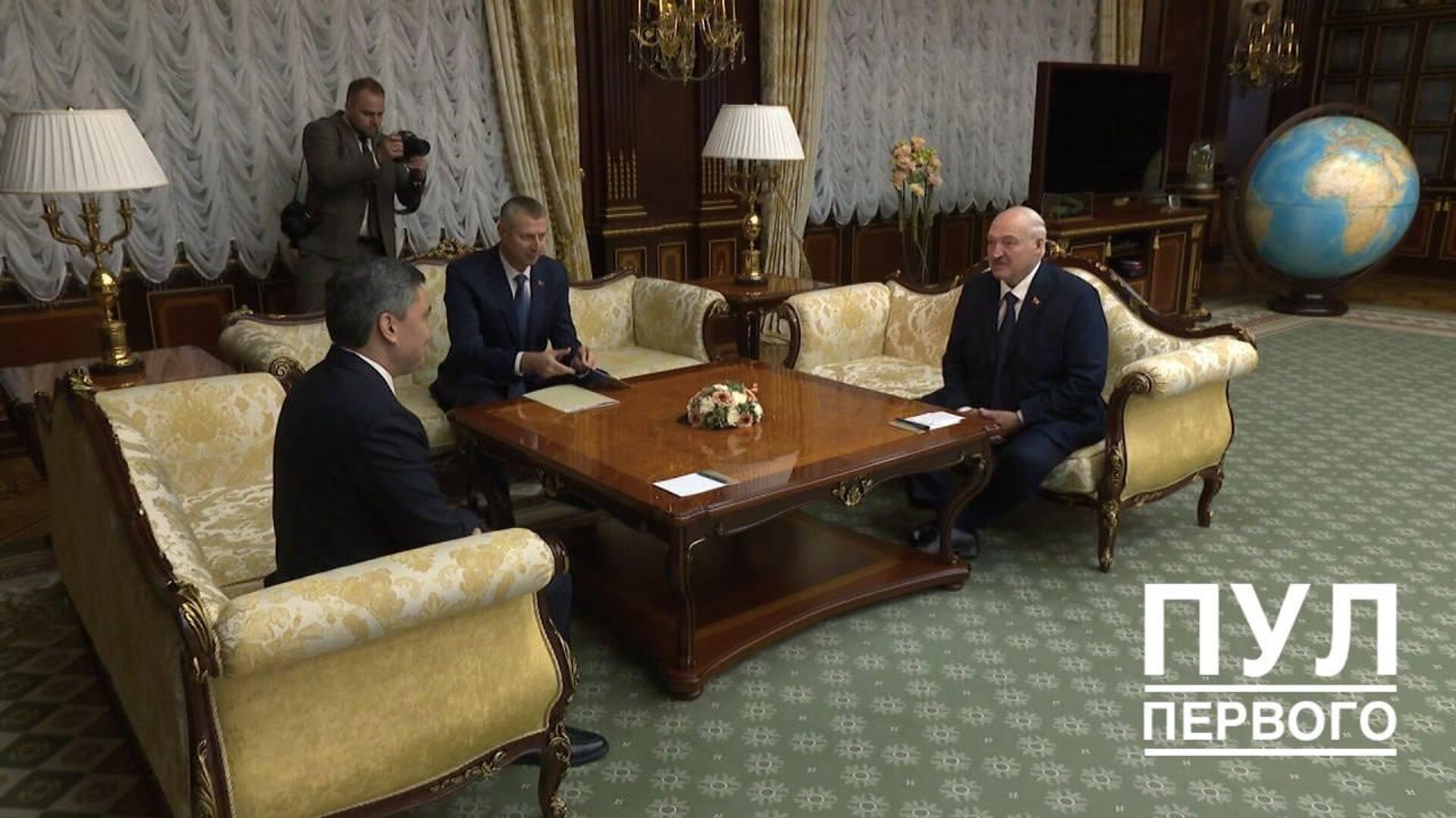  Президент Беларуси Александр Лукашенко встретился с премьер-министром Казахстана Олжасом Бектеновым - Sputnik Қазақстан, 1920, 01.10.2026