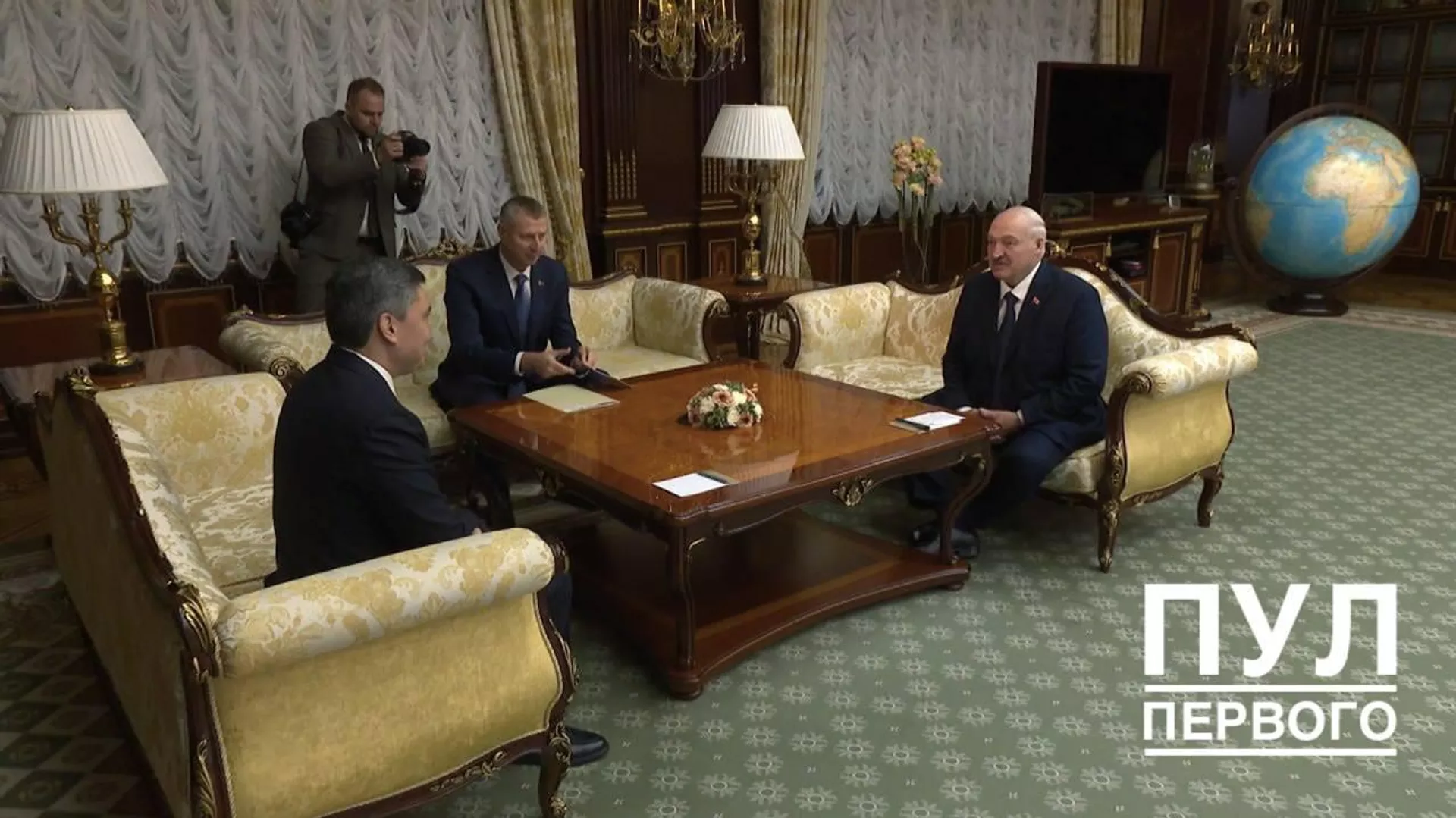  Президент Беларуси Александр Лукашенко встретился с премьер-министром Казахстана Олжасом Бектеновым - Sputnik Казахстан, 1920, 01.10.2026