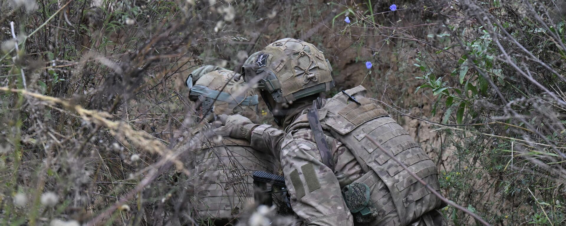 Боевое слаживание военнослужащих 83-й отдельной десантно-штурмовой бригады группировки войск Север - Sputnik Казахстан, 1920, 02.10.2026