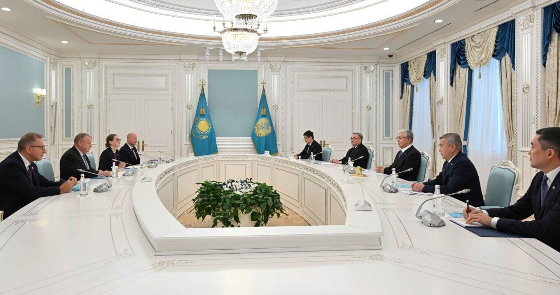 Касым-Жомарт Токаев принял министра иностранных дел Дании Ларса Лёкке Расмуссена - Sputnik Казахстан, 1920, 02.10.2026
