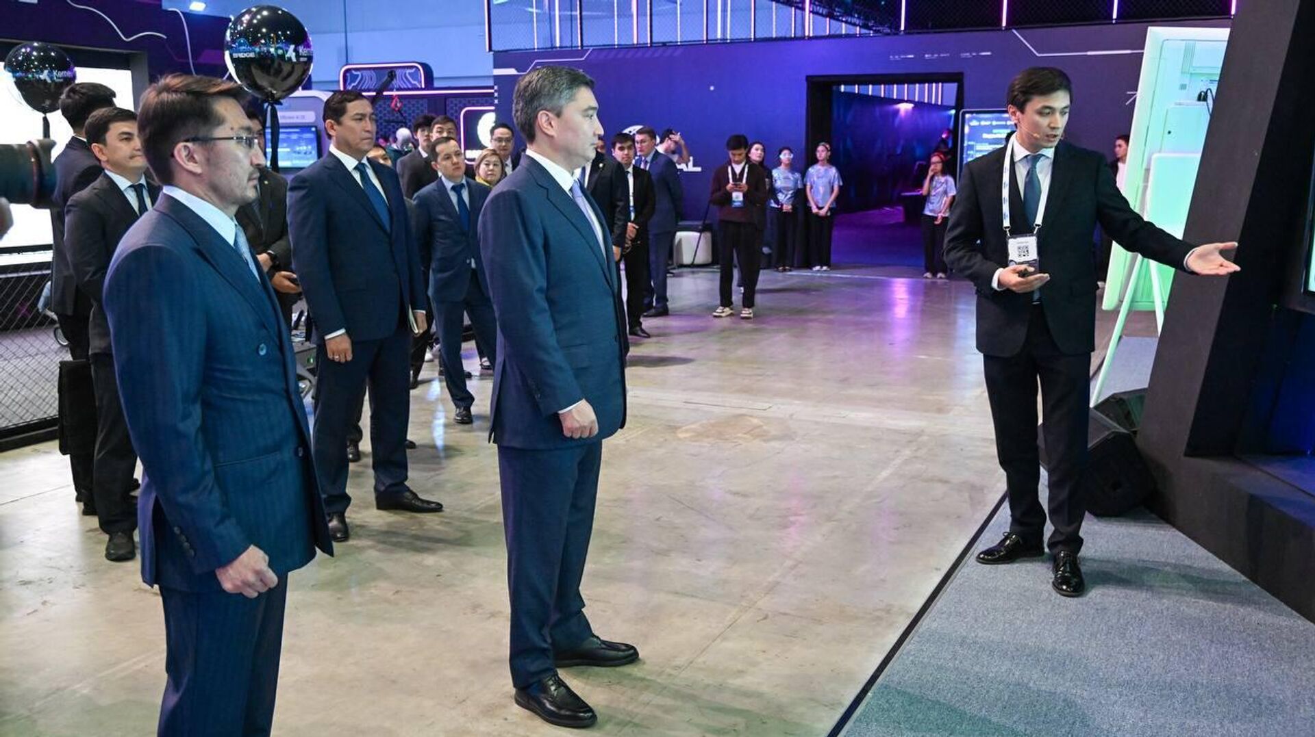 Үкімет басшысы AI & Digital Bridge 2026 халықаралық технологиялық форумының пленарлық отырысына қатысты Үкімет басшысы AI & Digital Bridge 2026 халықаралық технологиялық форумының пленарлық отырысына қатысты - Sputnik Казахстан, 1920, 03.10.2026